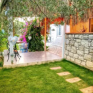 Temucin Konukevi Alaçatı